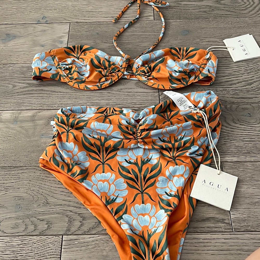 Agua bendita swim